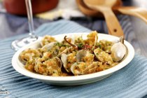 Closeup view of marinated clams in bowl — Stock Photo