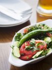 Salade géorgienne de tomates et de concombre — Photo de stock
