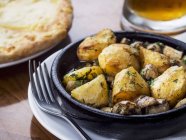 Potatoes with mushrooms baked in clay pot — Stock Photo
