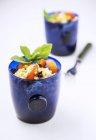 Couscous con grosellas y albaricoques - foto de stock