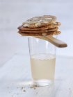 Biscuits aux amandes croustillantes — Photo de stock