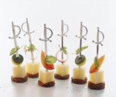Cheese and vegetable skewers — Stock Photo