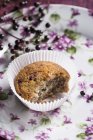 Muffin with elderberry jelly — Stock Photo