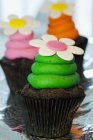 Chocolate cupcakes with cream — Stock Photo