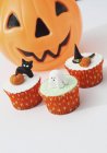 Cupcakes d'Halloween avec glaçage fondant — Photo de stock