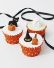 Halloween-Cupcakes mit Fondant-Zuckerguss — Stockfoto
