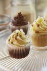 Cupcakes vanille et caramel — Photo de stock