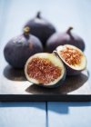 Fresh red figs with halves — Stock Photo