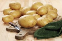 Rohe weiße Elfe-Kartoffeln — Stockfoto
