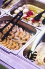 Crevettes et légumes marinés — Photo de stock