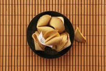 Fortune cookies in bowl — Stock Photo