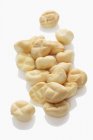Boules de mozzarella fumées — Photo de stock