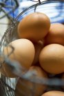 Huevos frescos - foto de stock