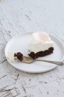 Pedaço de bolo de chocolate sem farinha — Fotografia de Stock