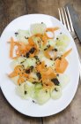 Морковный салат с огурцом — стоковое фото