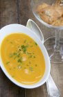 Cold carrot soup with chives — Stock Photo