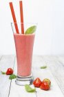 Strawberry smoothie in glass — Stock Photo