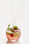 Cocktail de framboises aux citrons verts et menthe — Photo de stock