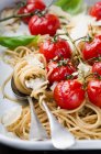 Spaghetti integrali di grano — Foto stock