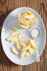 Sugared quince wedges — Stock Photo