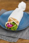 Vegetarian wrap with cucumber — Stock Photo