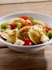 Ravioli pasta salad with cherry tomatoes — Stock Photo