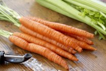 Сировина морква свіжі — стокове фото