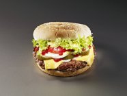 Cheeseburger with pickled gherkins — Stock Photo