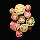Tomates tranchées colorées — Photo de stock