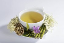 Herbal tea with flowers and medicinal plants — Stock Photo
