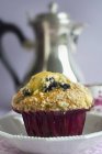 Muffin aux myrtilles dans une assiette — Photo de stock