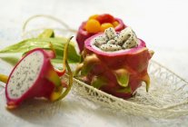 Salade de fruits du dragon et melon — Photo de stock