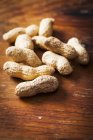 Cacahuètes brutes, non écossées — Photo de stock