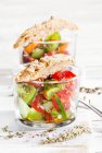 Saladas de tomate com mosto e pão — Fotografia de Stock