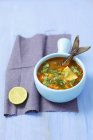 Zitronengras-Suppe mit Ingwer — Stockfoto