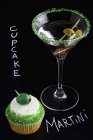 Martini Cupcake und Martini — Stockfoto