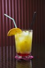 Cocktail tropical em vidro — Fotografia de Stock