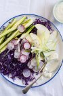 Сырой овощной салат — стоковое фото