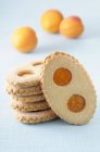 Biscuits aux abricots empilés — Photo de stock