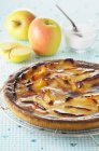 Closeup view of Croustade aux pommes and apples — Stock Photo