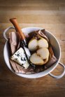 Blue cheese and pears — Stock Photo