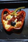 Paprika gefüllt mit Oliven — Stockfoto