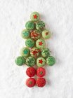 Cupcakes dispostos em forma de árvore de Natal — Fotografia de Stock