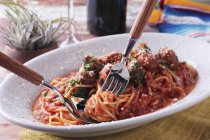 Spaghetti classici e polpette — Foto stock