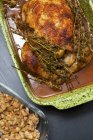 Pollo arrosto con timo — Foto stock