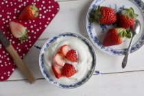 Top view of Quark with fresh strawberries — Stock Photo