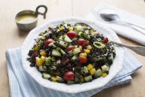 Salade de lentilles de béluga avec courgette — Photo de stock