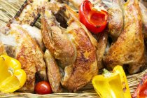Polli alla griglia con peperoni — Foto stock