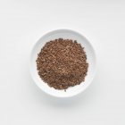 Plato de semillas de lino - foto de stock