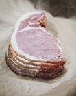 Pilha de fatias de bacon em bruto — Fotografia de Stock